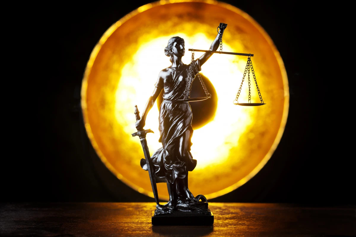 La Justice en Péril : Le Droit à un Procès Équitable Face aux Défis Modernes