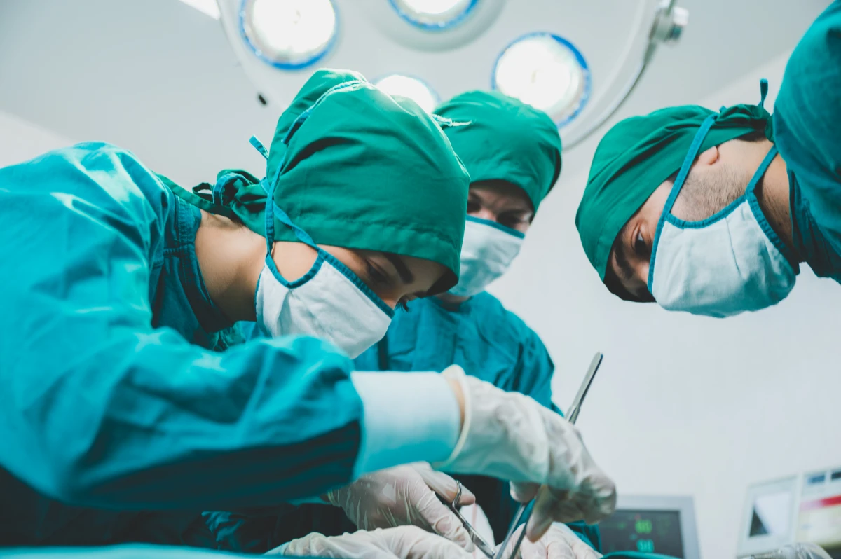 Le droit à la vie face aux interventions médicales forcées : un équilibre fragile
